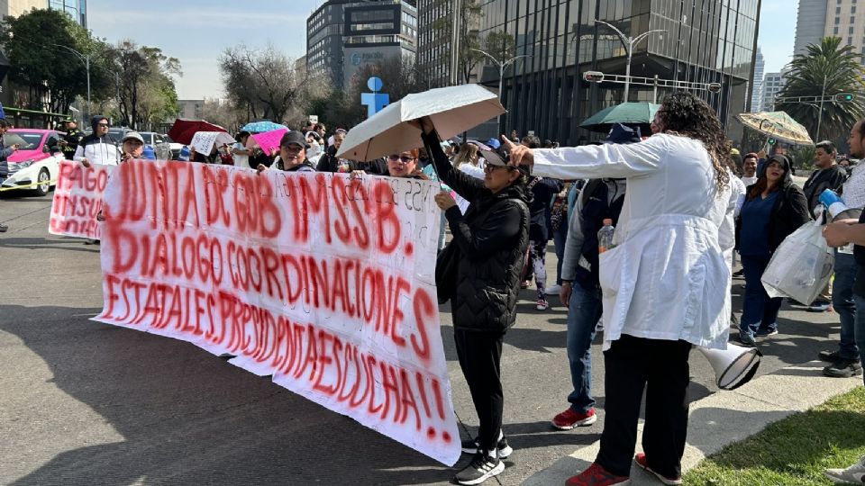 IMSS-Bienestar: Trabajadores denuncian falta de pagos e insumos en hospitales