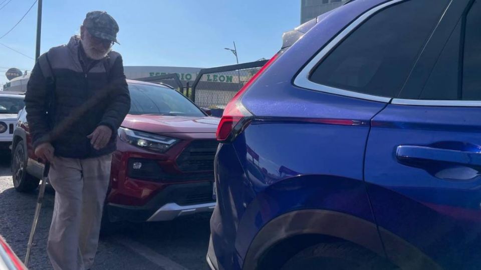 El hombre que dice ser de Londres, pide rublos.