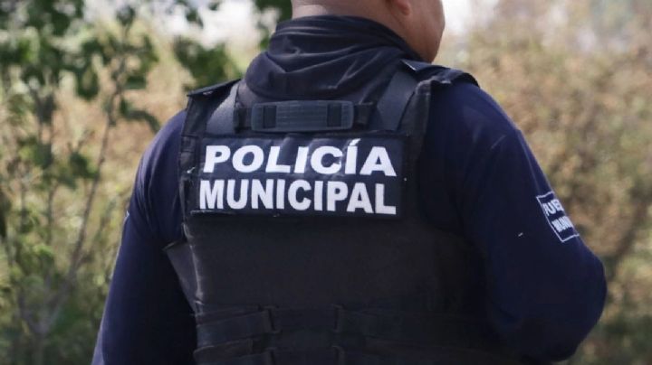 Exhiben a policías municipales de Mixquiahuala ebrios en su patrulla; esto pasó | VIDEO