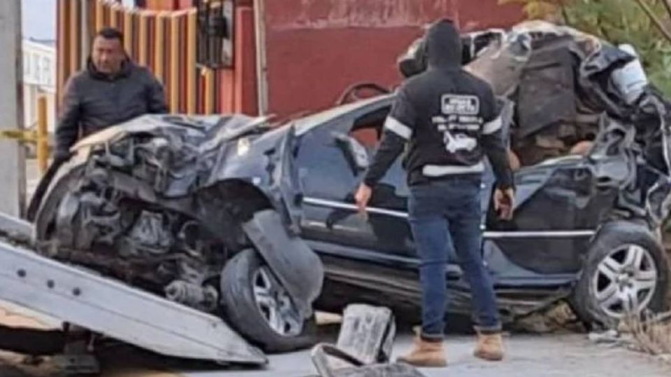 Autoridades señalaron que el conductor, que sobrevivió al choque, iba alcoholizado.
