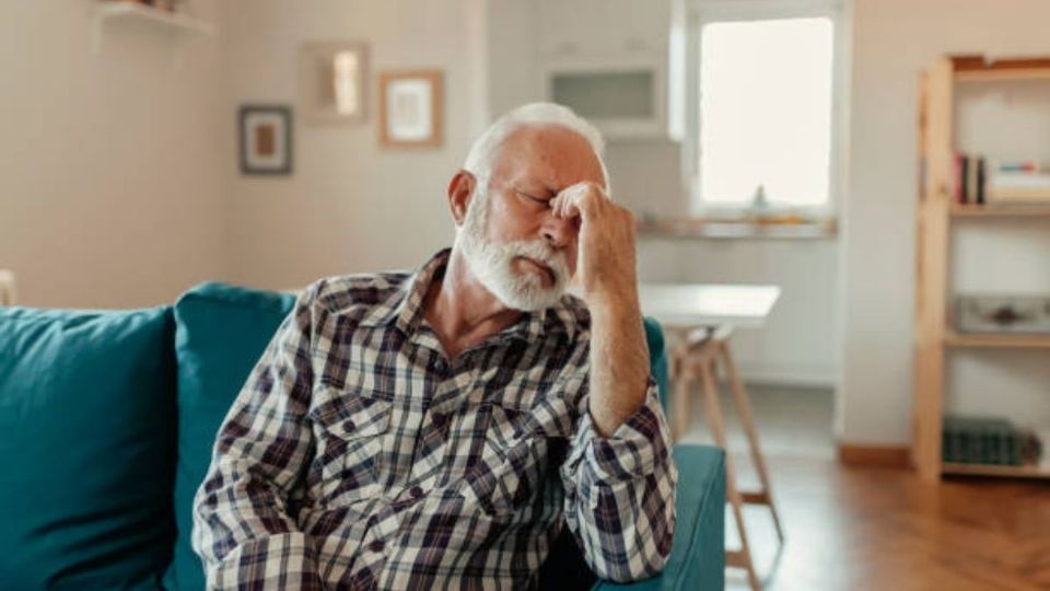 Si eres beneficiario de un programa social como la pensión de adultos mayores debes saber que no pueden embargar tu cuenta y aquí te explicamos por qué