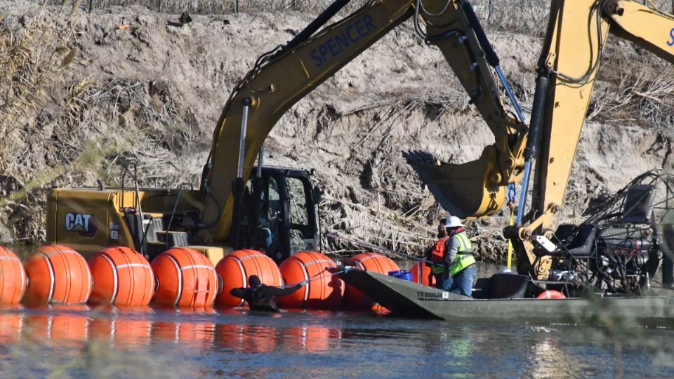 Al cruzar el río Bravo, los migrantes pasan rápidamente del calor al frío en cuestión de segundos
