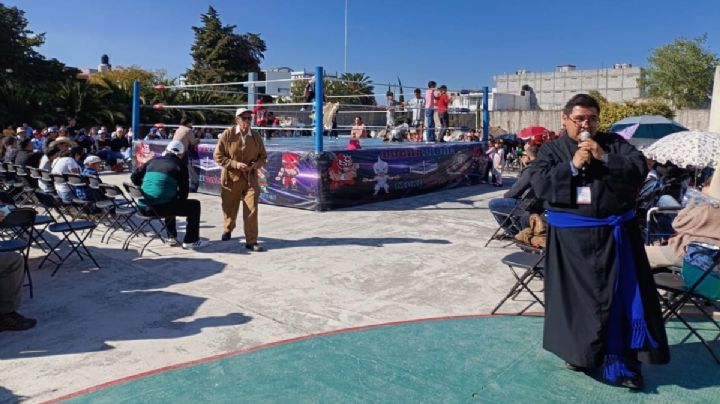 Lucha libre convoca a sacerdotes y luchadores en Tulancingo