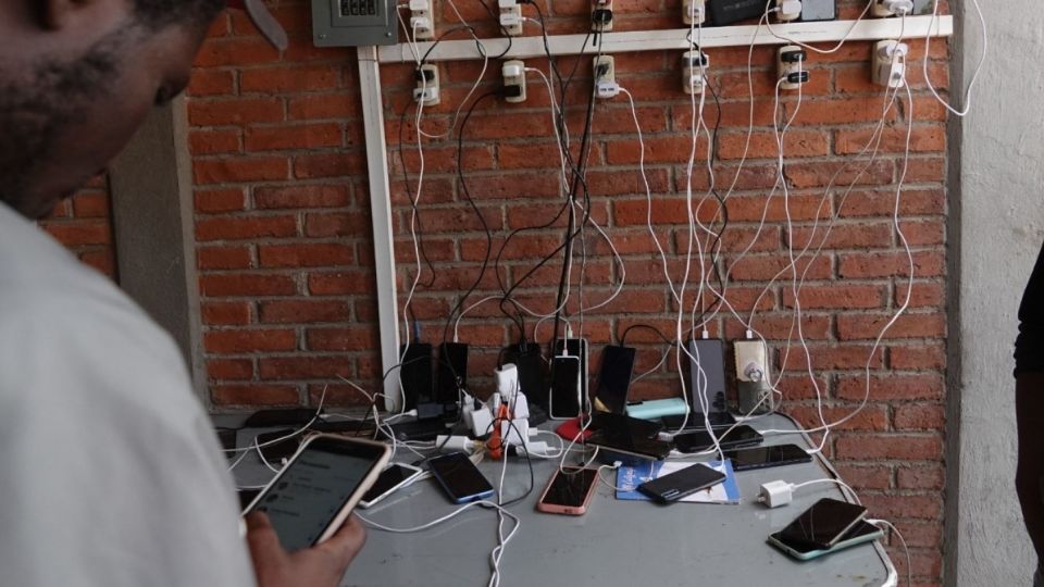 Los migrantes entre 26 y 35 años son los que usan mayormente las tecnologías durante sus travesías y son más vulnerables al tráfico de datos