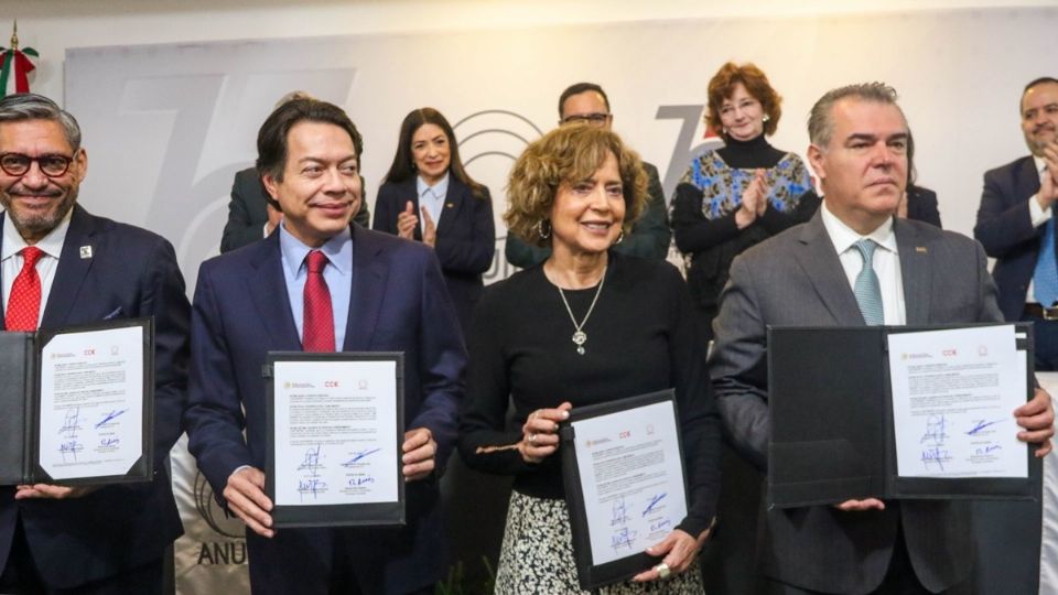 Firma del convenio entre gobierno y universidades