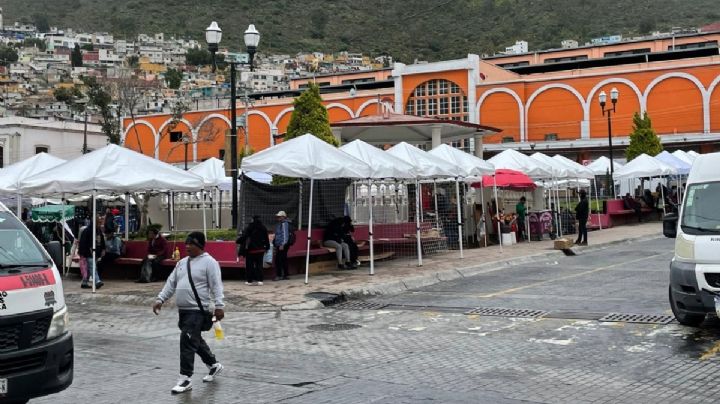 En marzo reubicarán a ambulantes del centro de Pachuca, analizan espacios