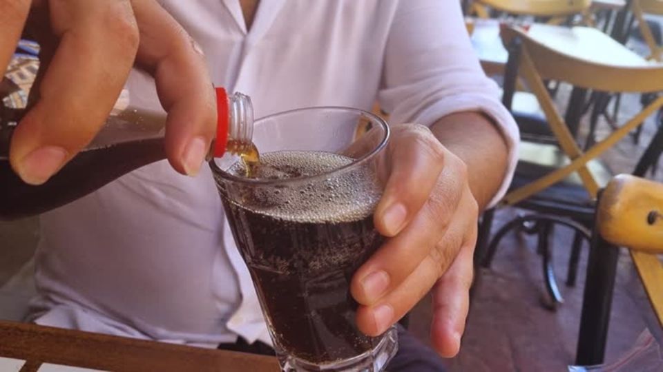 Bebidas azucaradas causan 1 de cada 3 casos de diabetes en México; alerta organización