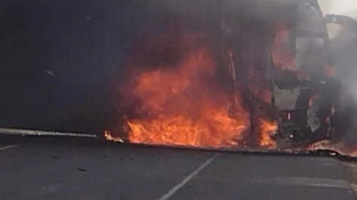 ¿Narco bloqueo? Queman un autobús de pasajeros en la carretera Yuriria-Salvatierra