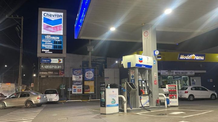Esta gasolinera Chevron es la más cara de León y oculta los precios: A 28 la roja