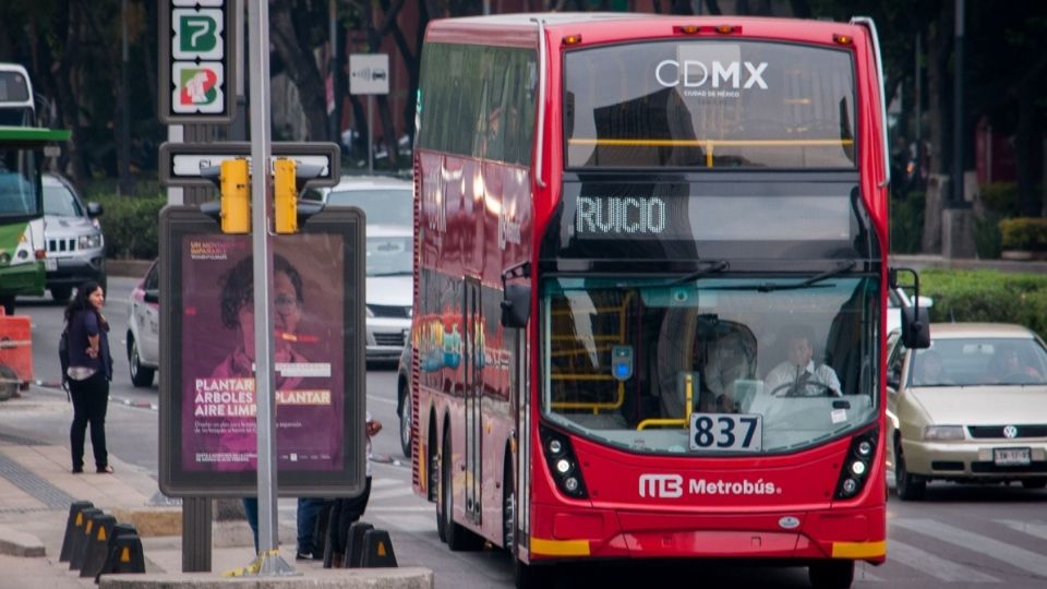 La unidad del Metrobús fue desalojada en el sitio y se mantuvo cerrada mientras se realizaba el levantamiento del cuerpo