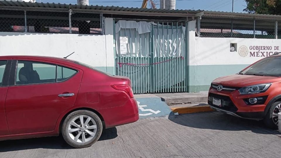 A plena luz del día, asesinan a hombre dentro de un centro de salud en Cuautla