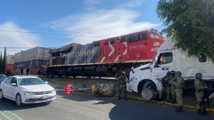 Accidente del tráiler con el tren es porque se quedó “anclado” en las vías: Director de Tránsito
