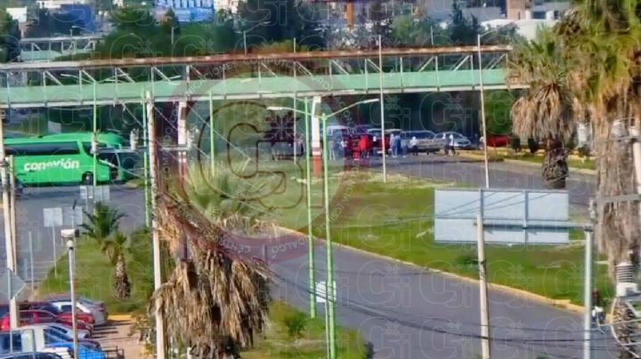 Estudiantes de El Mexe vuelven a bloquear bulevar Felipe Ángeles; toma rutas alternas