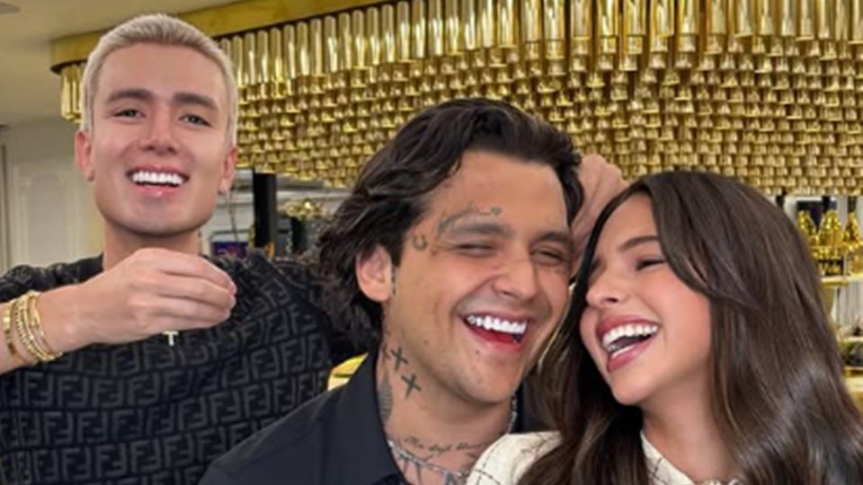 Mediante un mensaje en redes sociales