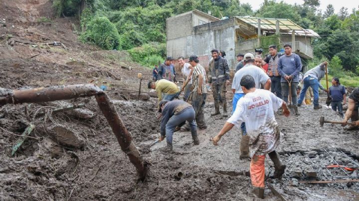 Familias pierden casas tras derrumbe en Huauchinango, Puebla