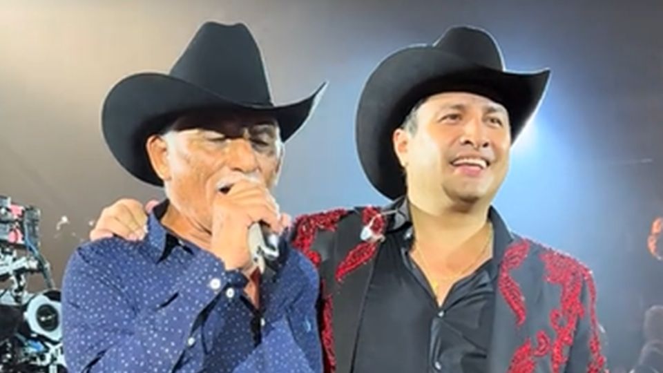 Cargado de emoción con la presencia de su padre
