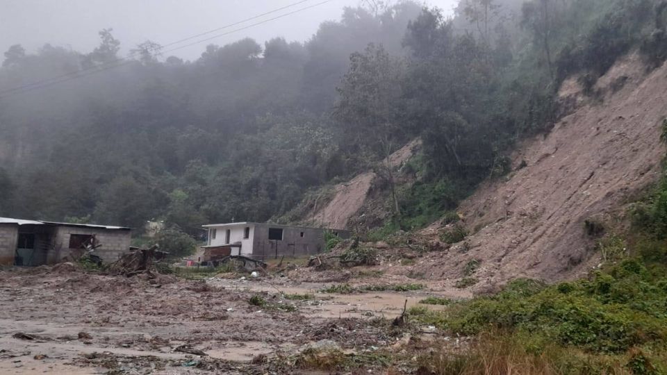Dos casas quedaron sepultadas tras deslaves