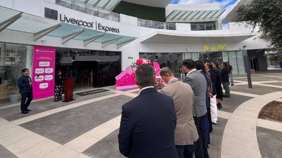 Directivos de la empresa mexicana realizaron la inauguración de su tienda Liverpool Express en Silao.