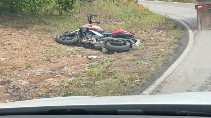 Motociclista choca contra camión de Unebús y muere en la carretera Santa Rosa, Guanajuato