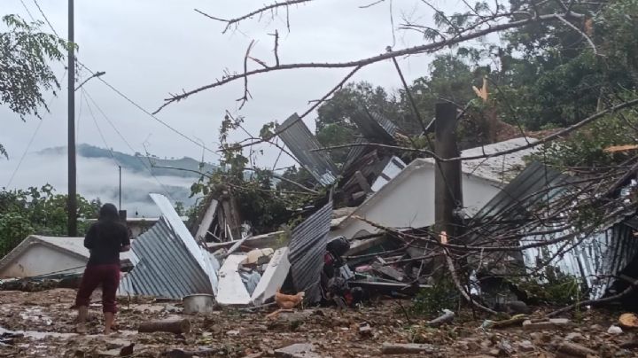 La familia de Teresa quedó bajo los escombros; pide ayuda para Tianguistengo