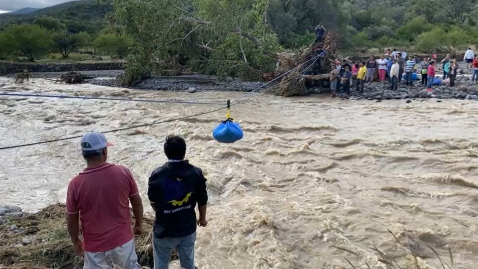 Algunas de las carreteras en Hidalgo siguen bloqueadas por los derrumbes y deslaves