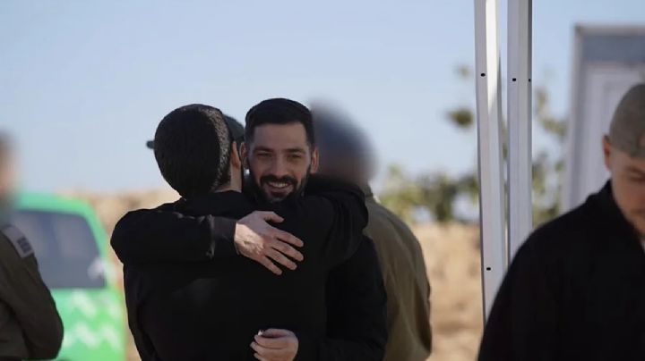 Video del emotivo reencuentro de rehenes israelíes tras quedar libres