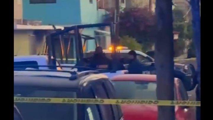 Hallan camioneta con 4 cuerpos en calles de Nezahualcóyotl