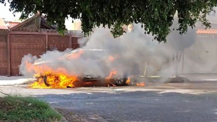 Se incendian dos camionetas de la misma empresa en Celaya