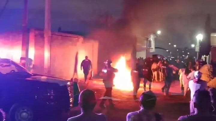 Linchan a presuntos ladrones en Chalco; matan a uno y hieren a otro