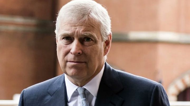 Príncipe Andrés renunció a todos sus títulos; niega acusaciones en su contra