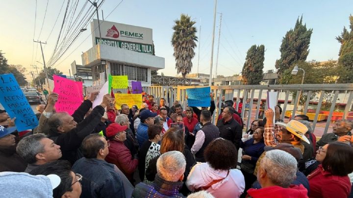 “No más muertes por negligencia”: trabajadores de Pemex exigen atención digna en hospital de Tula