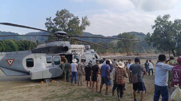 Maestro afirma que localidad de Ilamatlán desapareció con deslave por inundaciones
