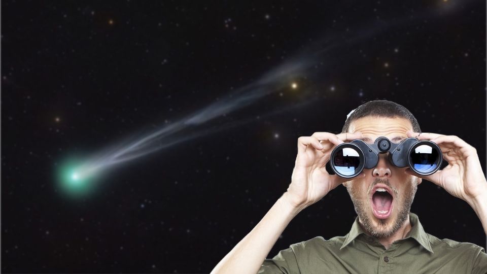 El cometa tiene una cola azulada bastante visible