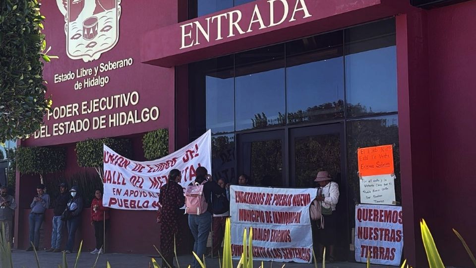 Pobladores de Ixmiquilpan bloquearon los accesos a Palacio de Gobierno