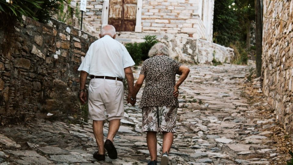 Las personas adultas mayores tienen derecho a solicitar una pensión alimentaria