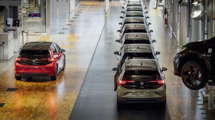 Volkswagen podría parar sus plantas por crisis de chips en Europa