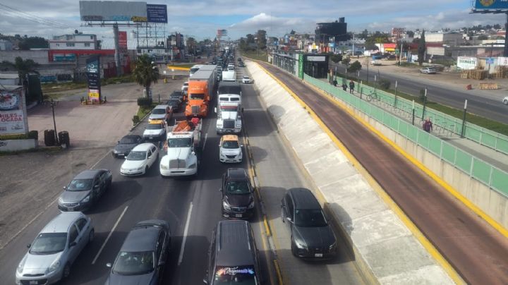 ¿Por qué hay mucho tráfico en el bulevar Felipe Ángeles de Pachuca este viernes? Aquí rutas alternas