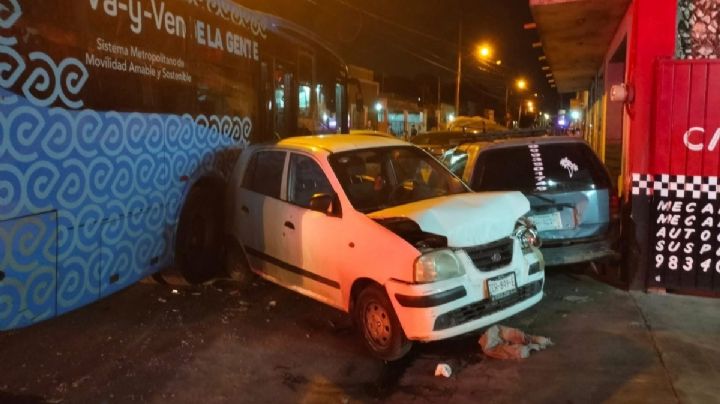 Aparatoso accidente de tránsito en Mérida deja 5 personas lesionadas