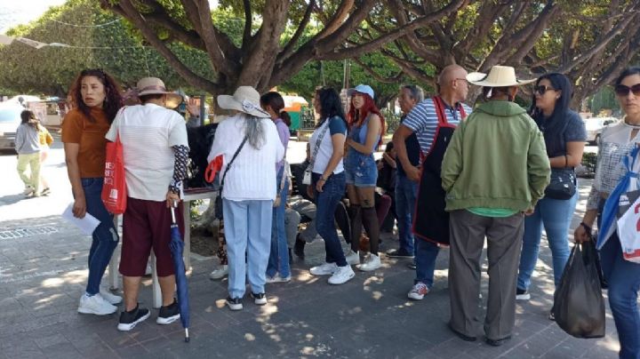 Militante de Morena recaba firmas en Acámbaro contra el acueducto Solís