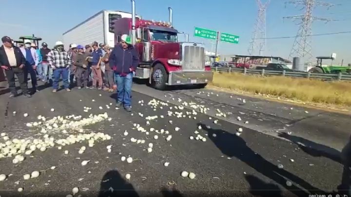 A las 11 podrían cerrar totalmente el paso; bloqueos carreteros de agricultores en Guanajuato