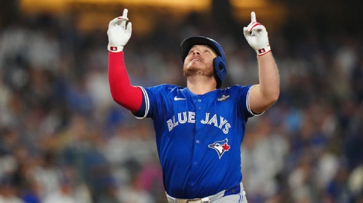 El mexicano Alejandro Kirk repite Home Run y brilla en el Juego 3 de la Serie Mundial