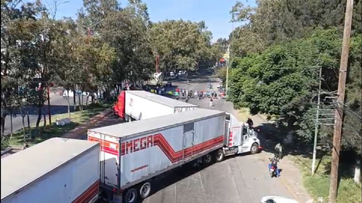 Sindicatos del crimen bloquean carretera México-Puebla en respuesta a plan antihuachicol