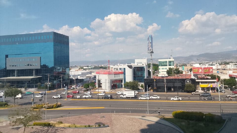 A las 2:30 de la tarde, pocas nubes en León, pese a pronóstico de probabilidades de lluvias.