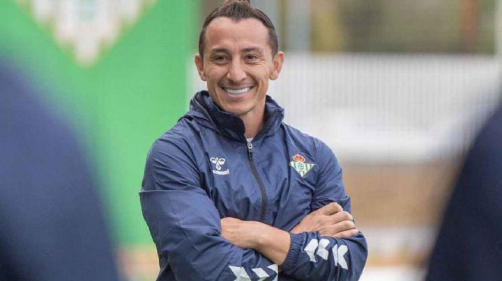 Andrés Guardado inicia su carrera como director técnico en el Real Betis Sub-19