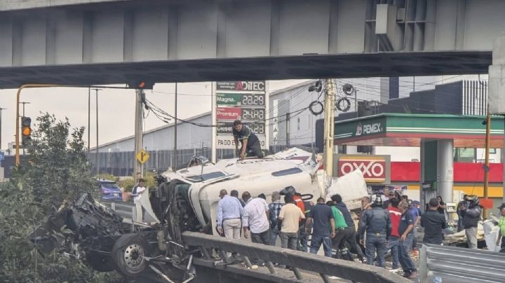 Autopista México-Querétaro dirección Tepotzotlán colapsada por volcadura de tráiler