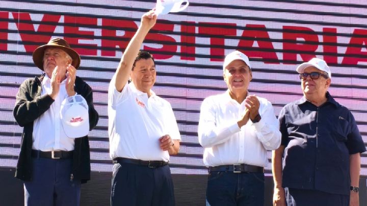 Reaparece Gerardo Sosa en marcha de la UAEH; habla sobre su proceso judicial