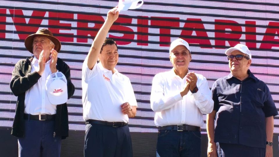 El exrector de la UAEH reapareció en la marcha por la autonomía universitaria