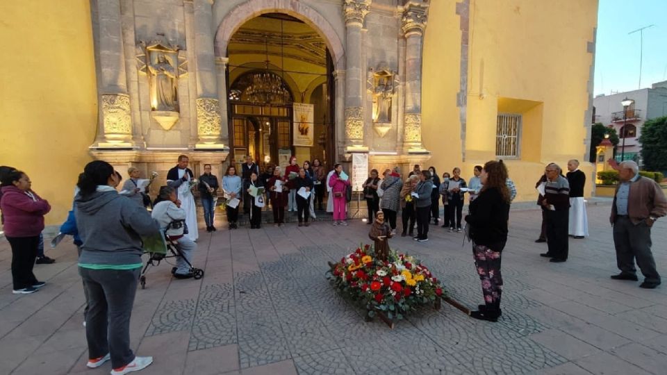 Rosario de Aurora, ayer en el último día del novenario en honor a San Francisco de Asís