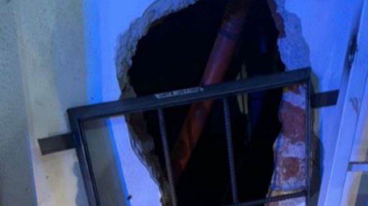 El ladrón hizo este boquete para robar caja fuerte en Cañada del Refugio en León