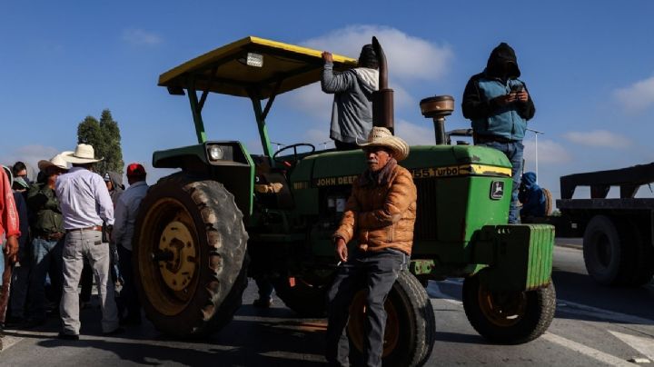 Productores de maíz y trabajadores del campo retoman bloqueos carreteros en Michoacán